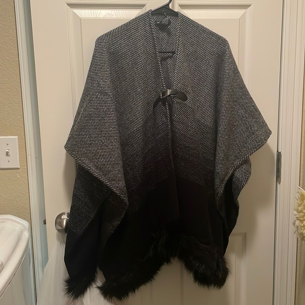 Warm cover up. Fur trim